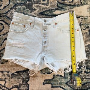 Levi’s 501 cutoff denim shorts